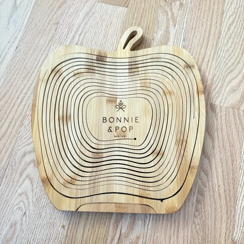 BONNIE & POP NEW YORK COLLAPSIBLE WOODEN FRUIT BASKET Apple Cutting Board